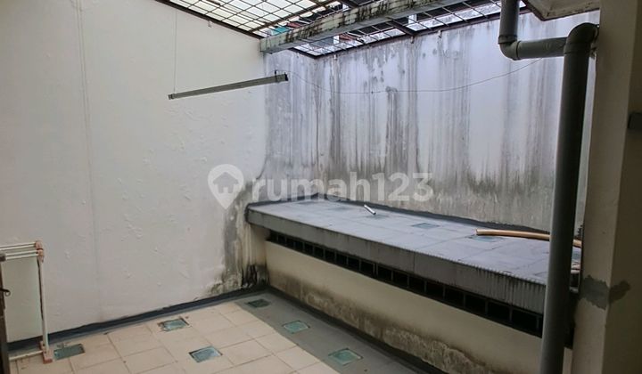 For Rent House Near Shopping Center