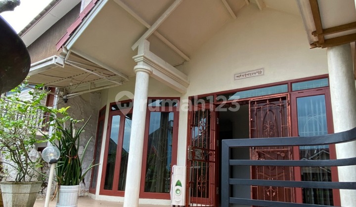 For Sale House in a Lush Environment