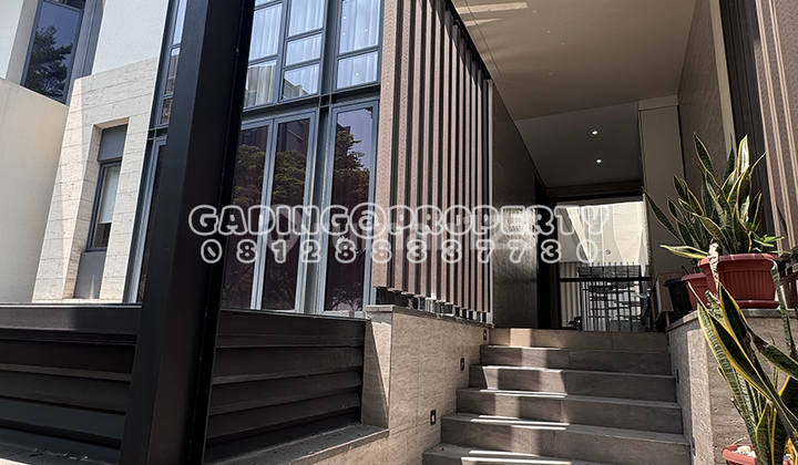 rumah mewah! 3 lantai full furnish. cluster navapark lancewood di bsd city 2