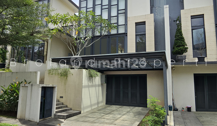 mewah 3 lantai,  lancewood - navapark, bsd. Nego sampai deal.