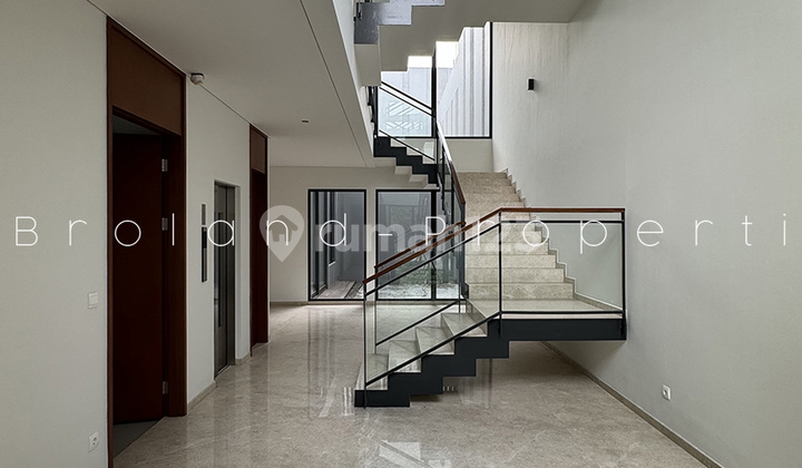 Sultan's house in BSD City, Lyndon Navapark cluster, plot 15m, 3 floors. 2