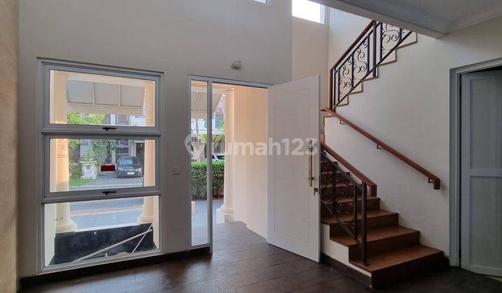 rumah 2 lantai siap huni, sheffield - greenwich park, bsd city. harga siap nego! 1