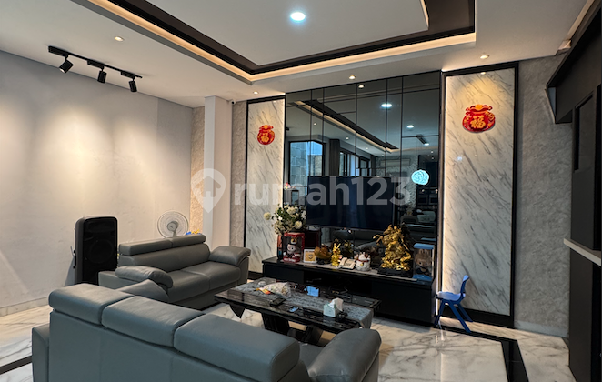 Rumah Mewah 2.5 Lantai. Renovasi Full Interior Design. Clstr Goldfinch The Springs, Summarecon