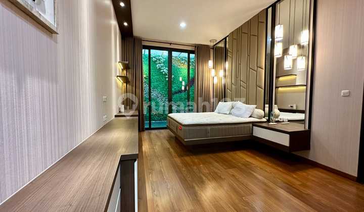 Rumah Sultan 3 Lantai Lakewood Navapark di BSD. Cakep Siap Huni. 2