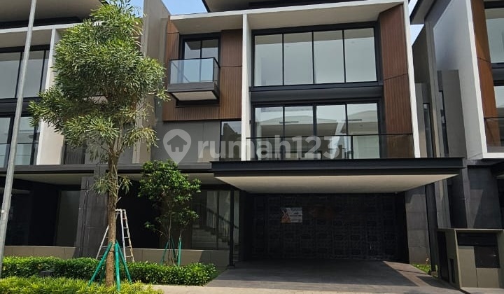 Rumah Mewah 3 Lantai. Navapark Laurel di Bsd City. Cakep Banget!