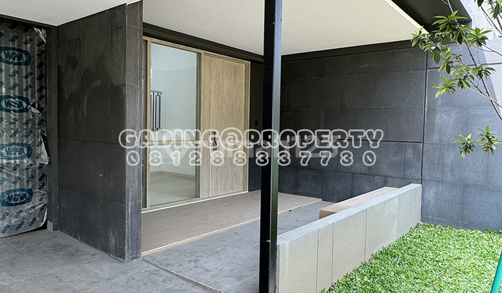 Luxury 3-Story Corner House. Laurel Navapark in Bsd City. Ready to Occupy. 2
