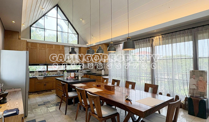 Rumah Sultan Bangunan Mandiri. Aristoteles Scientia di Gading Serpong. Furnish