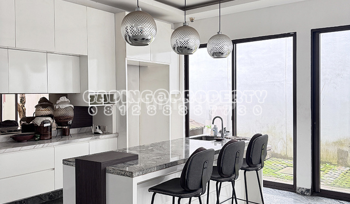 Rumah 2 Lantai View Taman. Kawasan De Park - Bsd City. Nego Sampai Deal! 1