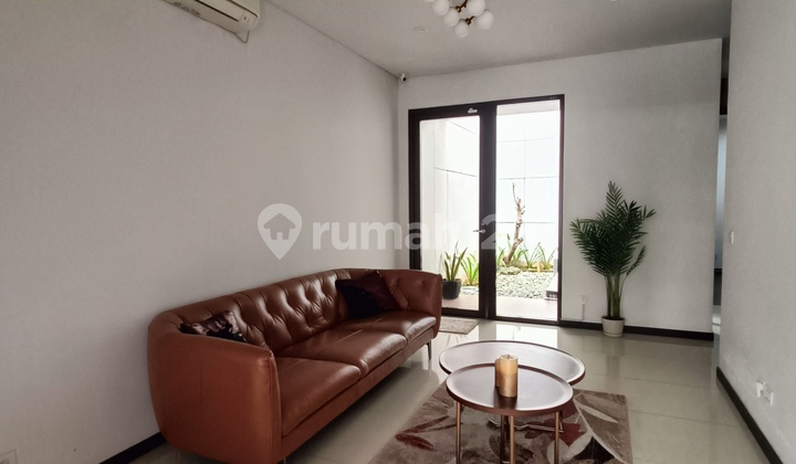 3-story luxury house at The Zora Kimora - BSD City, tidy and ready to occupy, no renovation needed. 3-story luxury house at The Zora Kimora - BSD City, tidy and ready to occupy, no renovation needed.