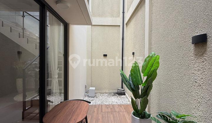 Brand New!. Rumah 2 Lantai Furnish. Clstr Carson Scientia - Gading Serpong. 2