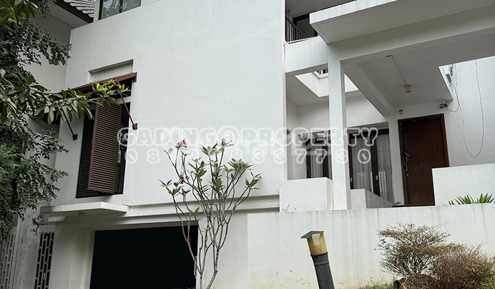 Jual Cepat. Kawasan Mewah De Park, Cluster Heliconia di Bsd. Unik. Harga Nego!