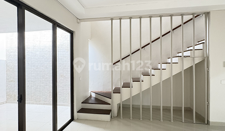 Rumah, 2 Lantai, SHM De Naara - De Park di BSD. Harga Nego! 2