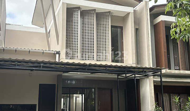 House, 2 Floors, SHM De Naara - De Park in BSD. Price Negotiable!