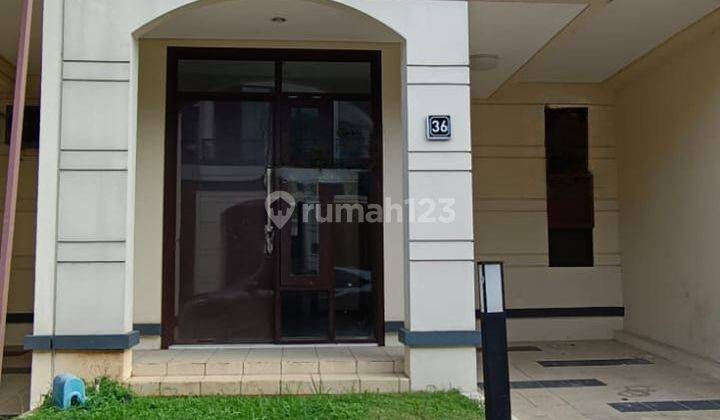 Dijual rumah lantai 2 di Lavon 1