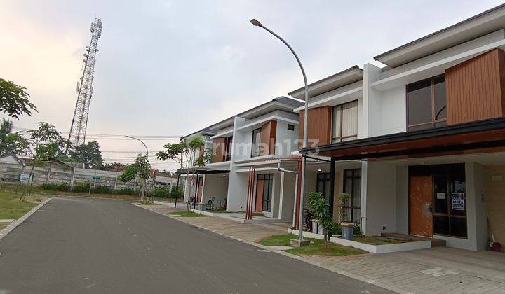 Rumah 2 lantai kondisi baru posisi di depan kampus Esa Unggul Citra Raya 2