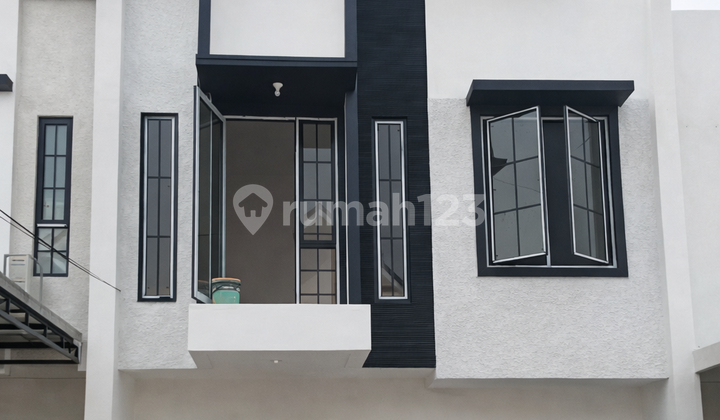 For Sale 2-Story House in Strategic Location Near Bxchange Mall Access and Pondok Aren-Jakarta Toll Road 1