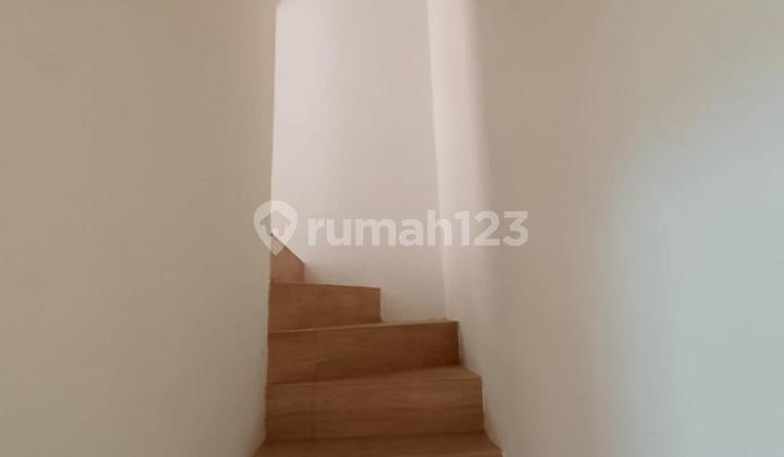 For Sale 2-Story House in Strategic Location at Cendana Parc Lippo Village Karawaci Close to Jakarta-Merak Toll Road Access 2