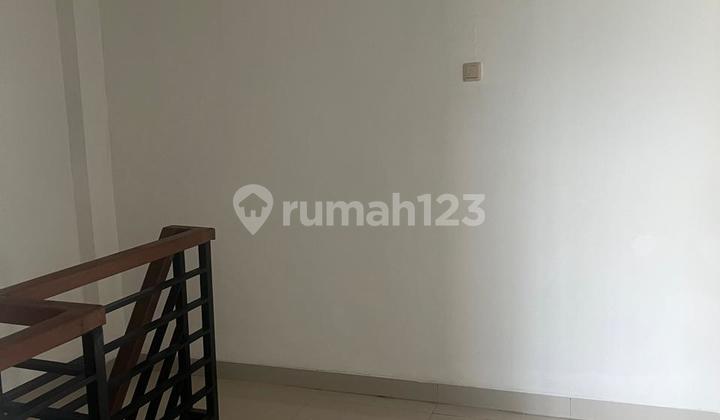 For Sale 2-Story House in a Strategic Location at Taman Ubud Estate Lippo Karawaci, Close to Bintaro Plaza Mall Access and Tolo Aren-Jakarta. 2