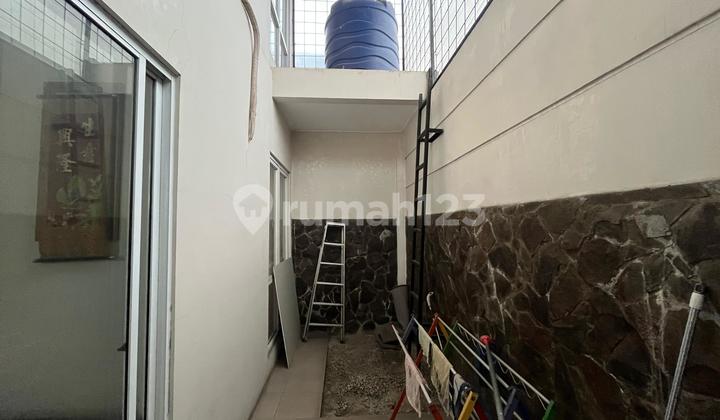 For Sale Fully Furnished House in a Strategic Location at Paradise Serpong City, Close to Aradise Mall Access and BSD Toll Road 2