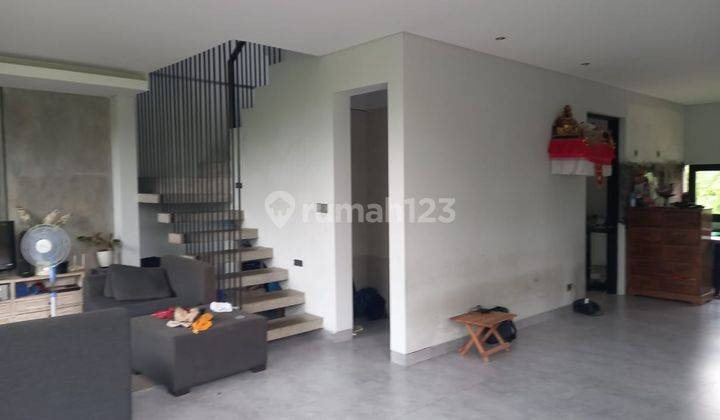 Rumah lantai 2 dekat fasilitas umum 2