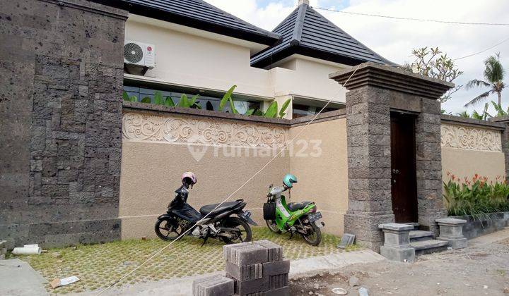 Villa modern dekat obyek wisata dan pasilitas umum 1