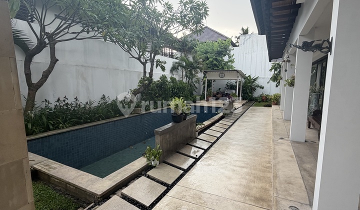 Dijual Rumah Vibe Villa di Kawasan Elite Isen Darmo Harapan 2
