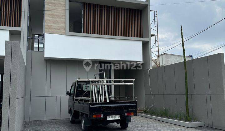 Rumah Mewah Minimalis Modern Dekat Uii  1