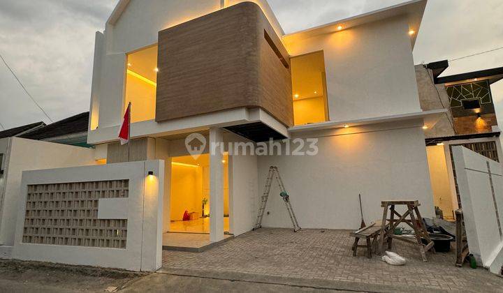 Rumah Mewah Minimalis Modern Dekat UII  2