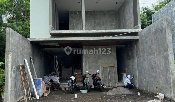 Rumah Cantik Mewah Fully Furnished Dekat Stadion Maguwoharjo  1