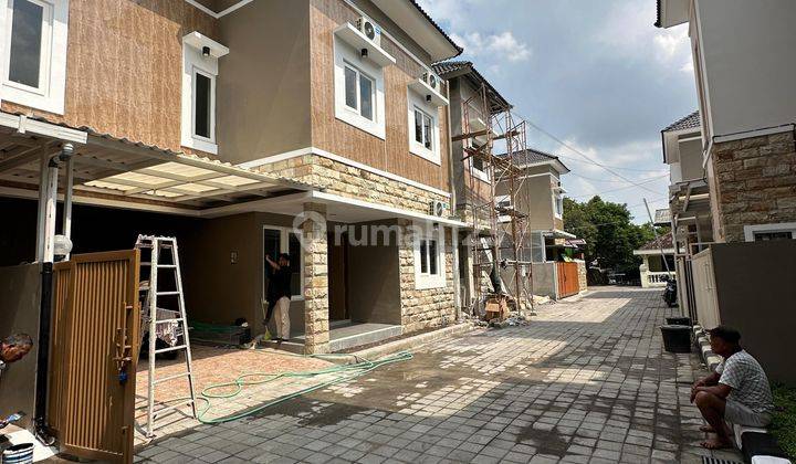 Rumah Mewah Minimalis Modern Dekat UII  1