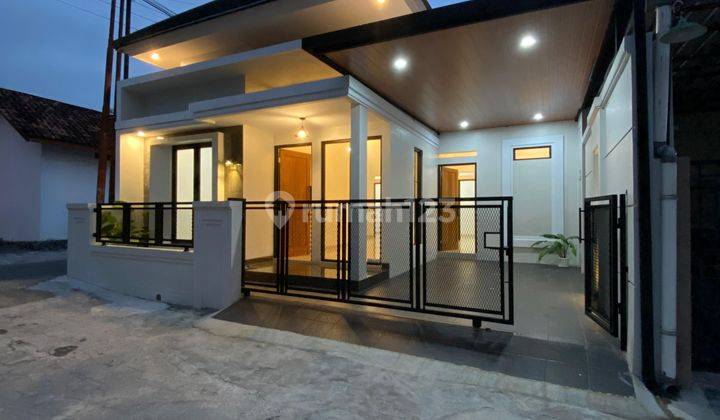 Rumah Cantik Mewah Dekat Jogja Bay  1