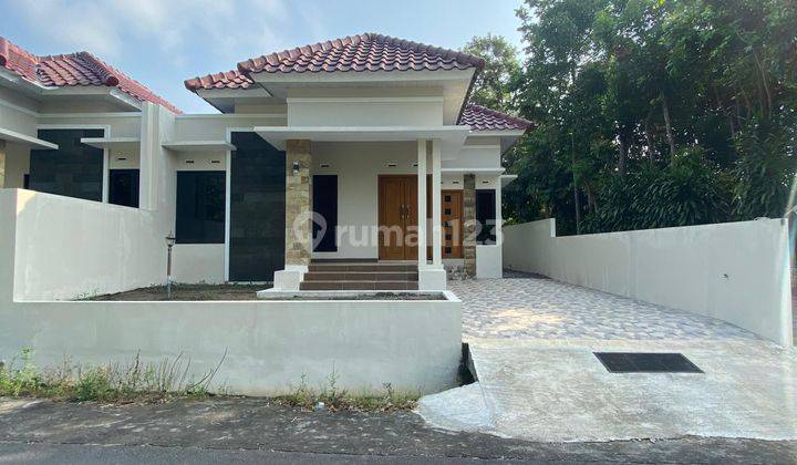 Rumah Cantik Minimalis Dekat UII  1