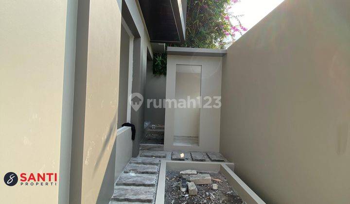 Rumah Mewah Konsep Villa dengan Kolam Renang 2