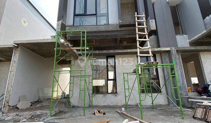 Rumah Mewah Minimalis Modern Dekat UII  1