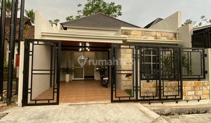 Rumah Mewah Minimalis Modern Dekat UII  1