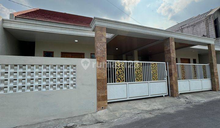 Rumah Mewah Minimalis Modern Dekat UII  1