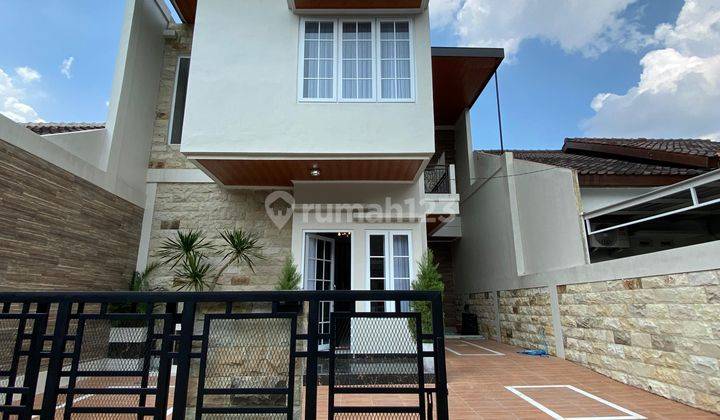 Rumah Mewah Minimalis Modern Dekat UII  1