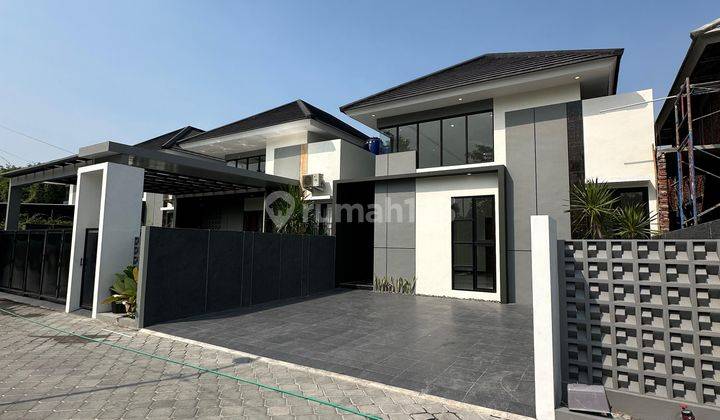 Rumah Mewah Minimalis Modern Dekat UII  1