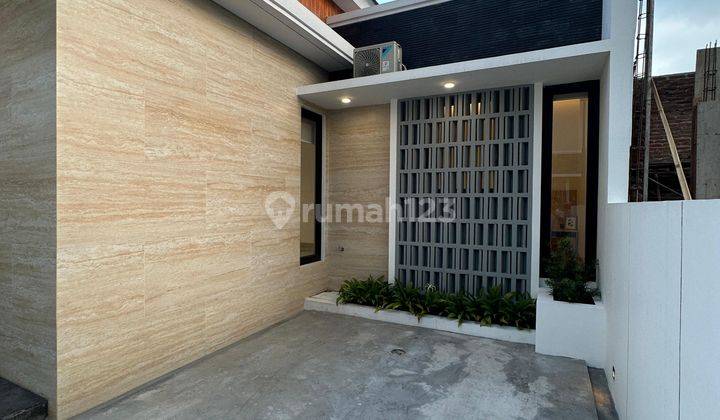 Rumah Mewah Minimalis Modern Dekat UTY 2