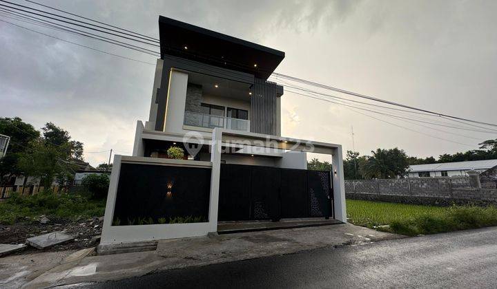 Rumah Mewah Minimalis Modern Dekat UII  1