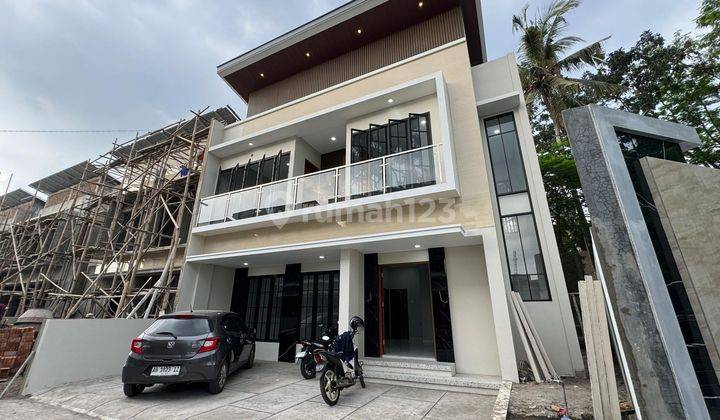 Rumah Mewah Minimalis Modern Dekat UII  1