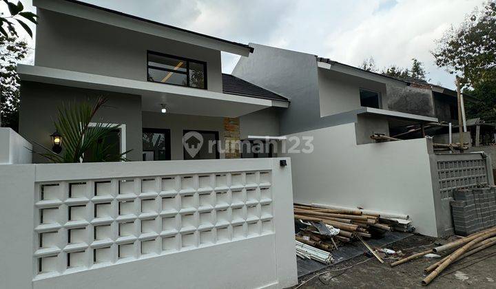 Rumah Cantik Minimalis Modern Dekat pasar Godean  1