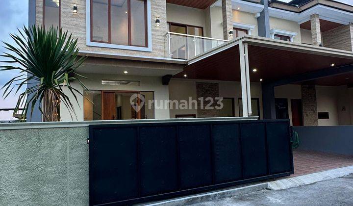 Rumah Mewah Minimalis Modern Dekat UGM  1