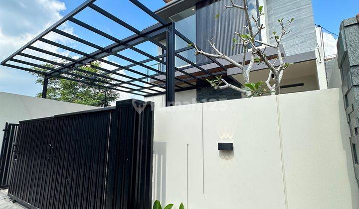 Rumah Mewah Minimalis Modern Dekat UII  1