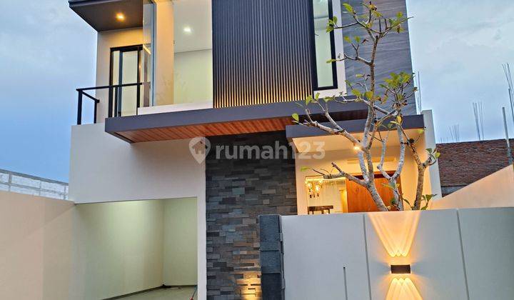 Rumah Mewah Minimalis Modern Dekat UII  1