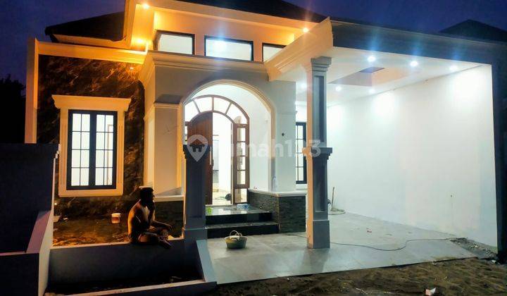 Rumah Klasik Mewah Minimalis Modern Dekat UII  1