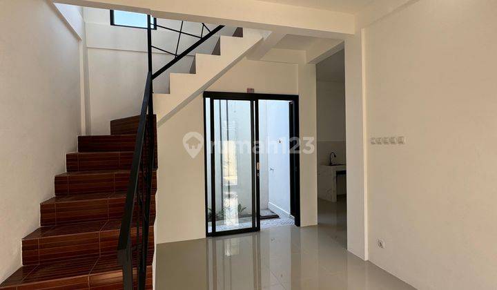 Rumah Mewah Minimalis Modern Dekat SD Budi Mulia  2