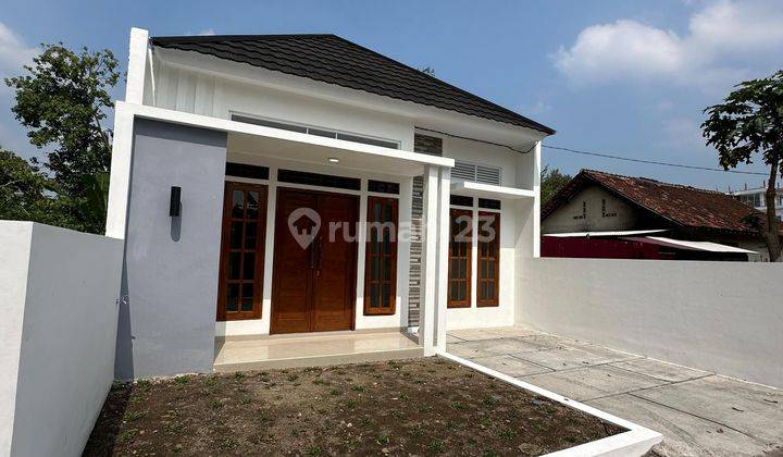 Rumah Mewah Minimalis Modern Dekat UII  1