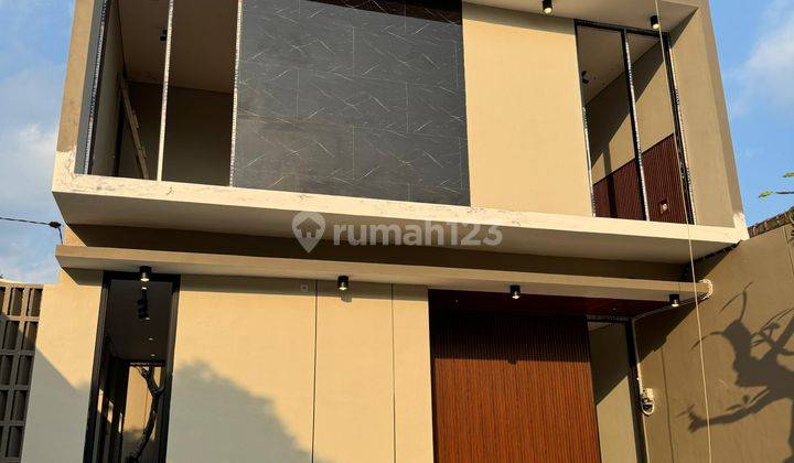 Rumah Mewah Model Industrial di Purwomartani  1