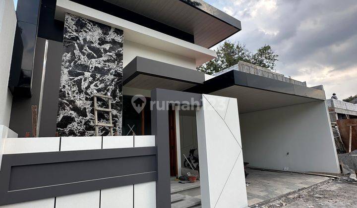 Rumah Mewah Minimalis Modern Dekat UII  1